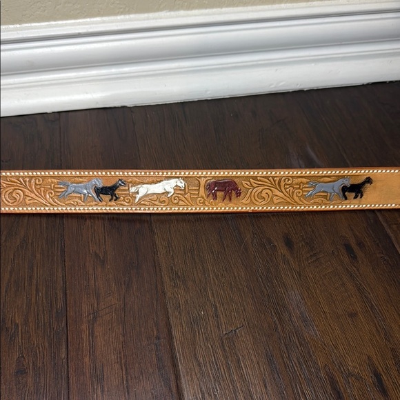 Brown Men’s Leather Tooled Belt with Animal Horse Design Sz 40 - Picture 3 of 8